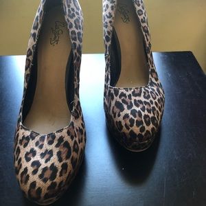 Women’s Leopard Pumps